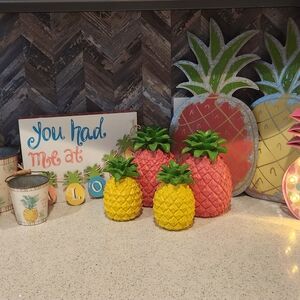 Tropical Pineapple Party Decor Set
